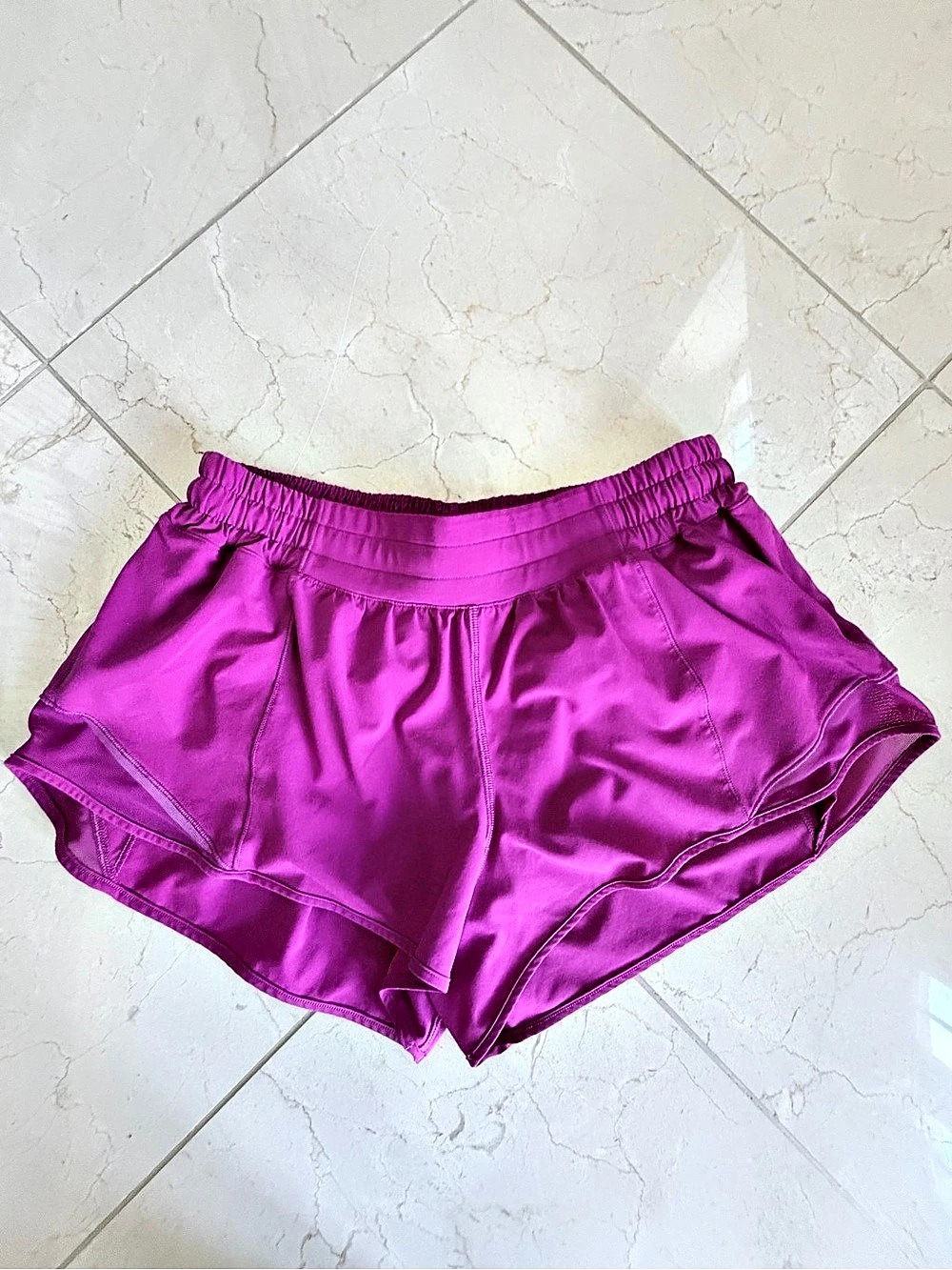 lululemon Hotty Hot Low rise 2.5.” Shorts. Size 10